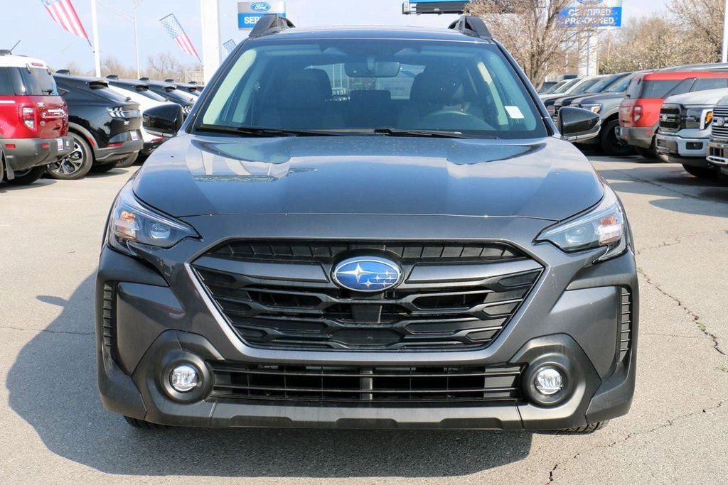 Used 2025 Subaru Outback Premium image 3