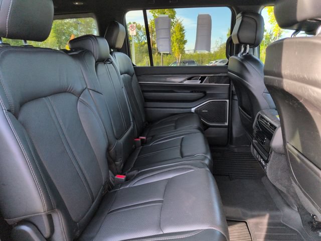 Used 2022 Jeep Wagoneer Series III AWD/4WD image 16