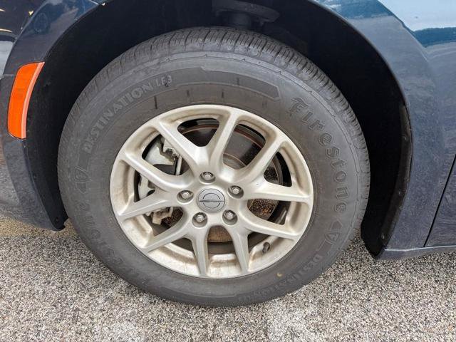 Used 2024 Chrysler Pacifica Touring-L FWD image 2