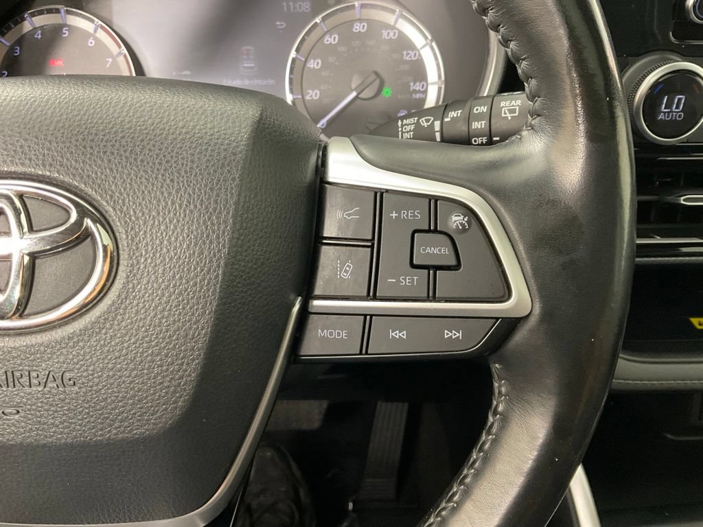Used 2023 Toyota Highlander XSE AWD/4WD image 24
