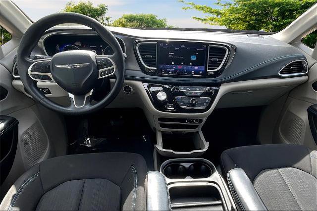 Used 2021 Chrysler Pacifica Touring image 16