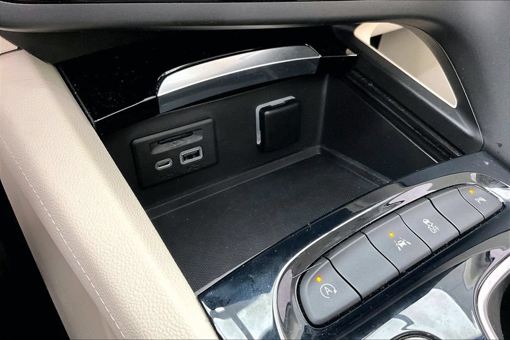Used 2021 Buick Envision Essence w/ Technology Package I FWD image 32