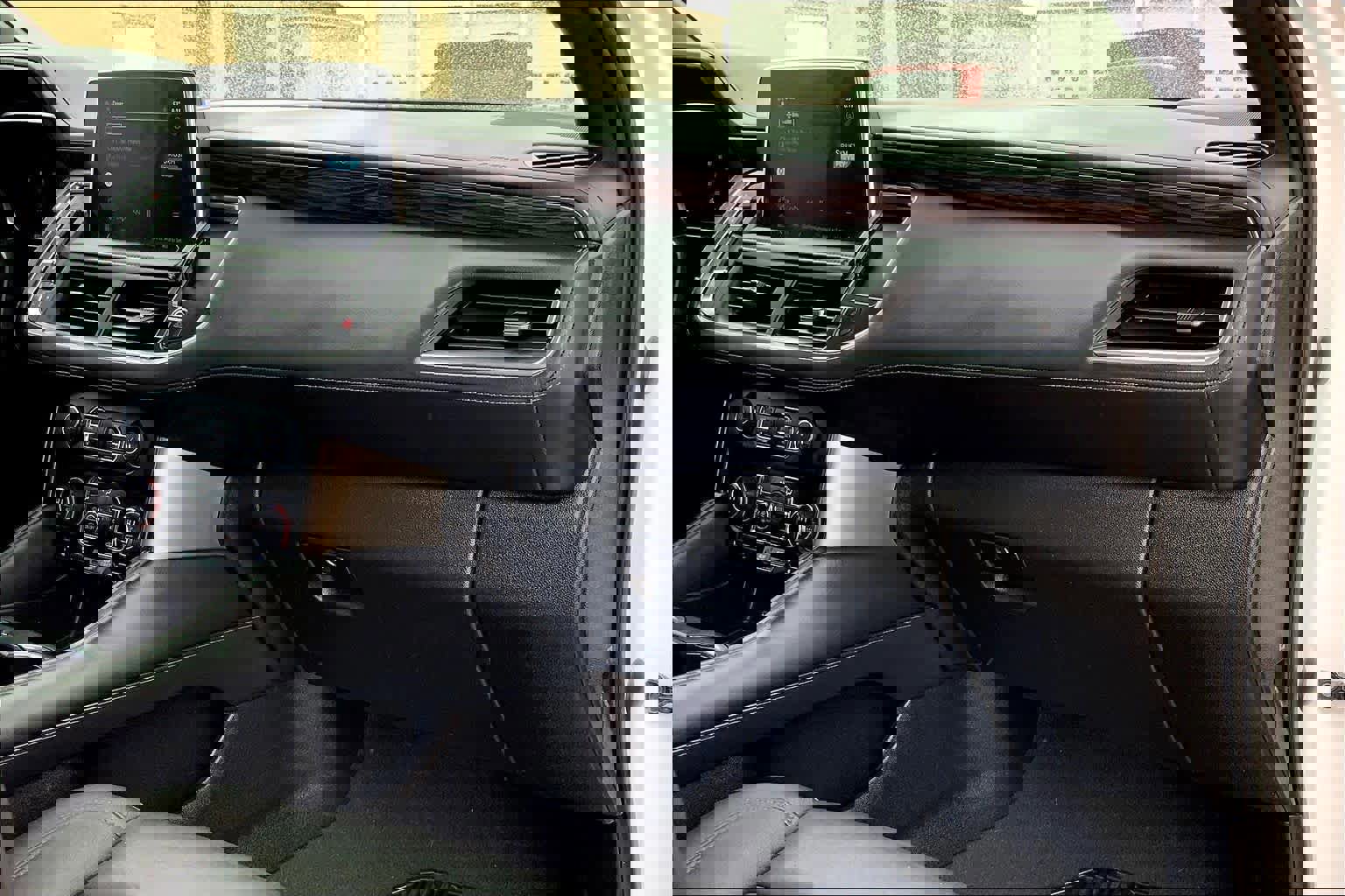 Used 2022 Chevrolet Tahoe Z71 w/ Luxury Package image 19