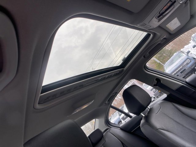 Used 2018 BMW 320i xDrive Sedan w/ Convenience Package image 28