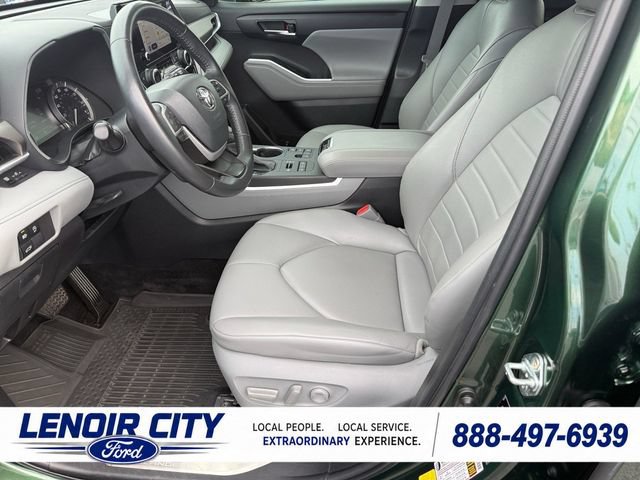 Used 2023 Toyota Highlander XLE AWD/4WD image 9