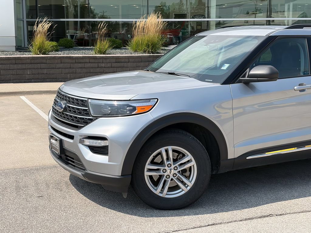 Certified 2023 Ford Explorer XLT w/ Equipment Group 202A AWD/4WD image 2