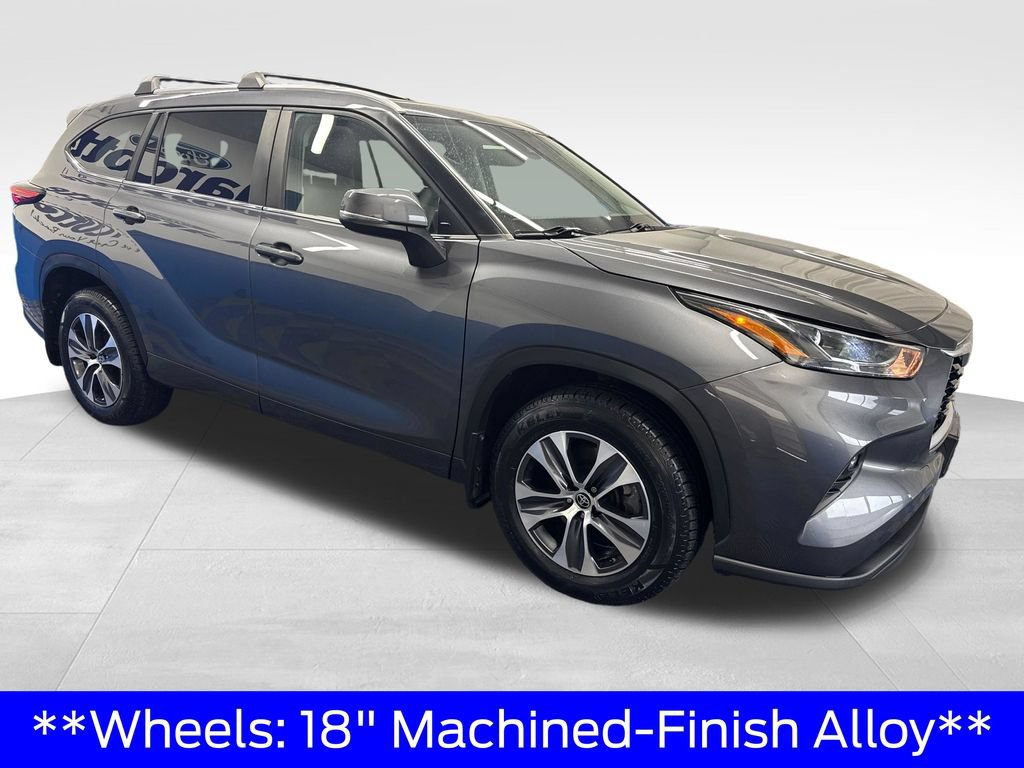 Used 2023 Toyota Highlander XLE AWD/4WD image 7