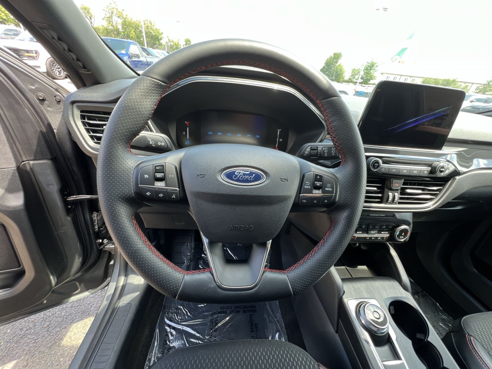 Certified 2025 Ford Escape ST-Line Select AWD/4WD image 24