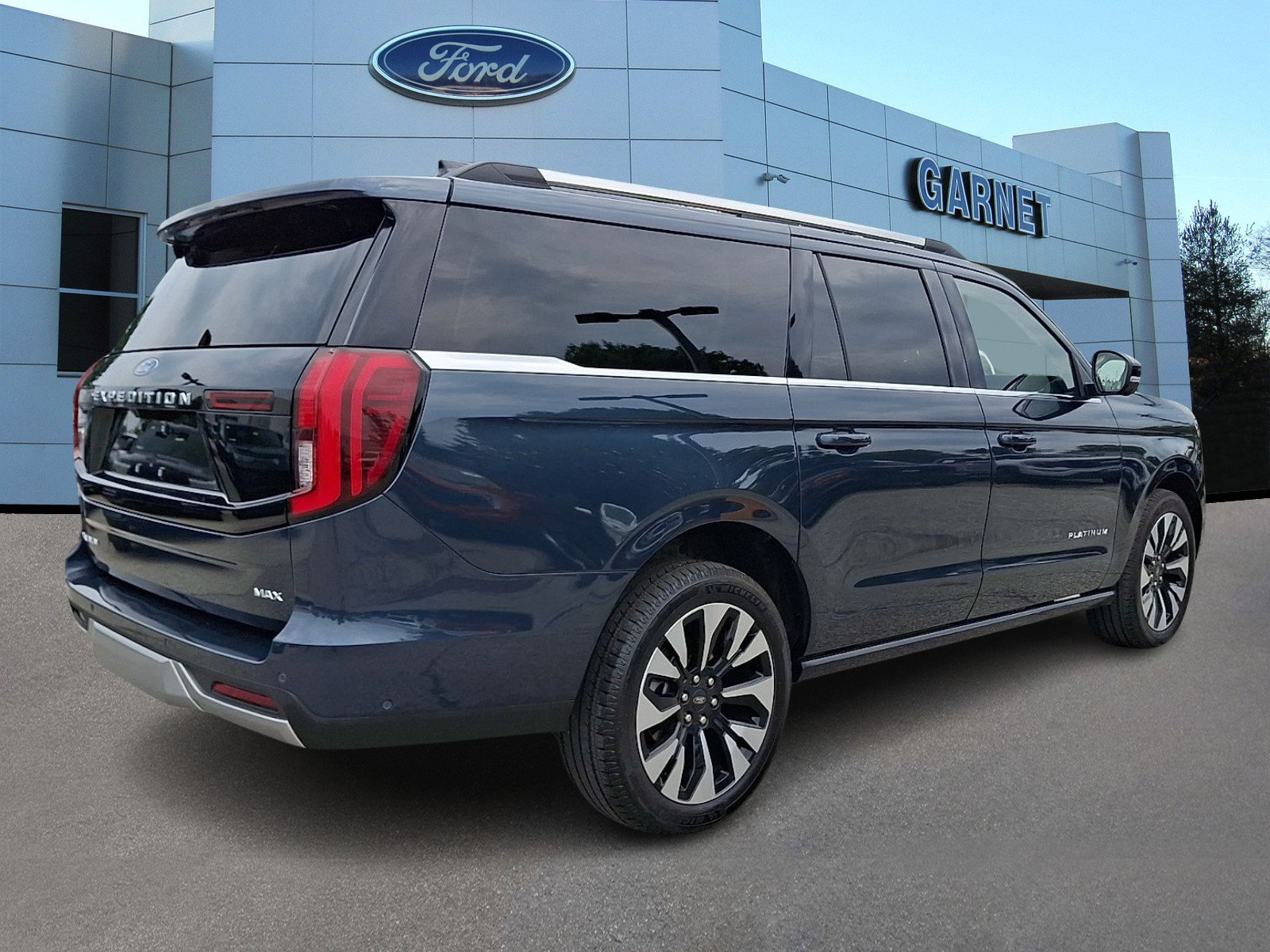 Certified 2025 Ford Expedition Max Platinum w/ Driver's Package AWD/4WD image 8