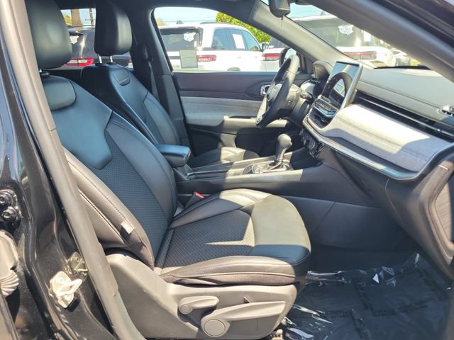 Used 2024 Jeep Compass Latitude AWD/4WD image 16