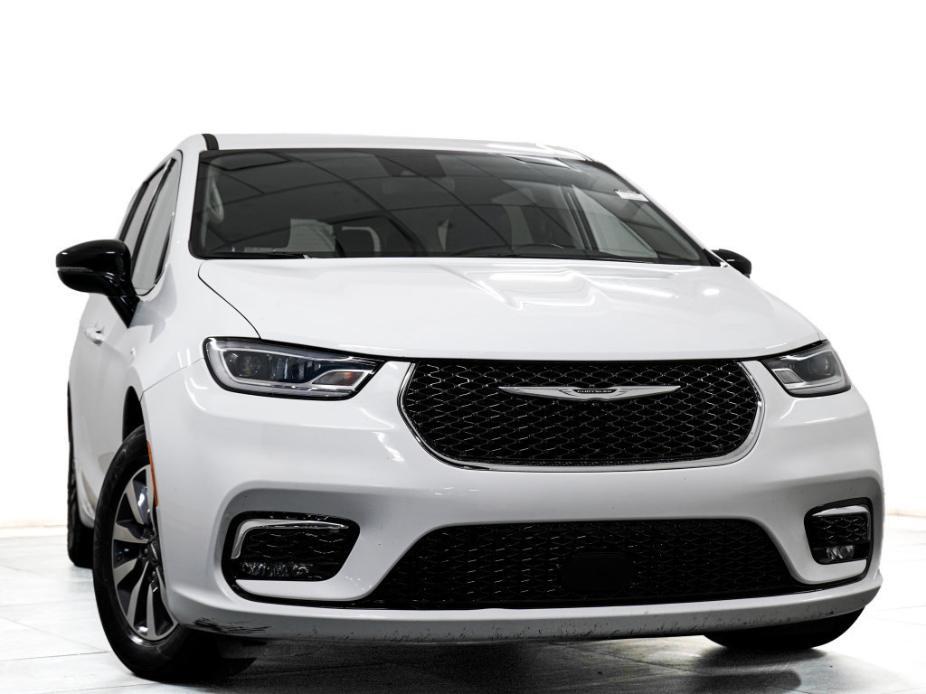 Used 2024 Chrysler Pacifica Limited FWD image 3