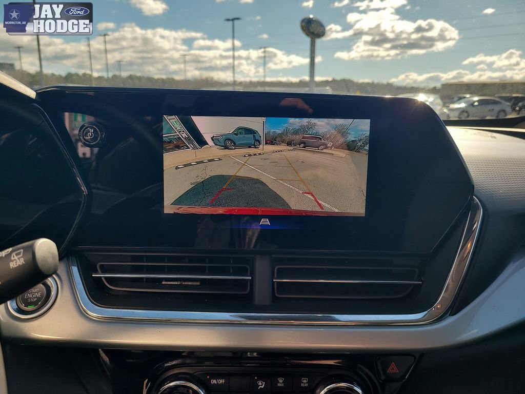 Used 2025 Chevrolet Trax LT w/ LT Convenience Package image 24