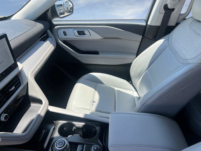 Certified 2025 Ford Explorer Active w/ Active Comfort Package RWD image 13