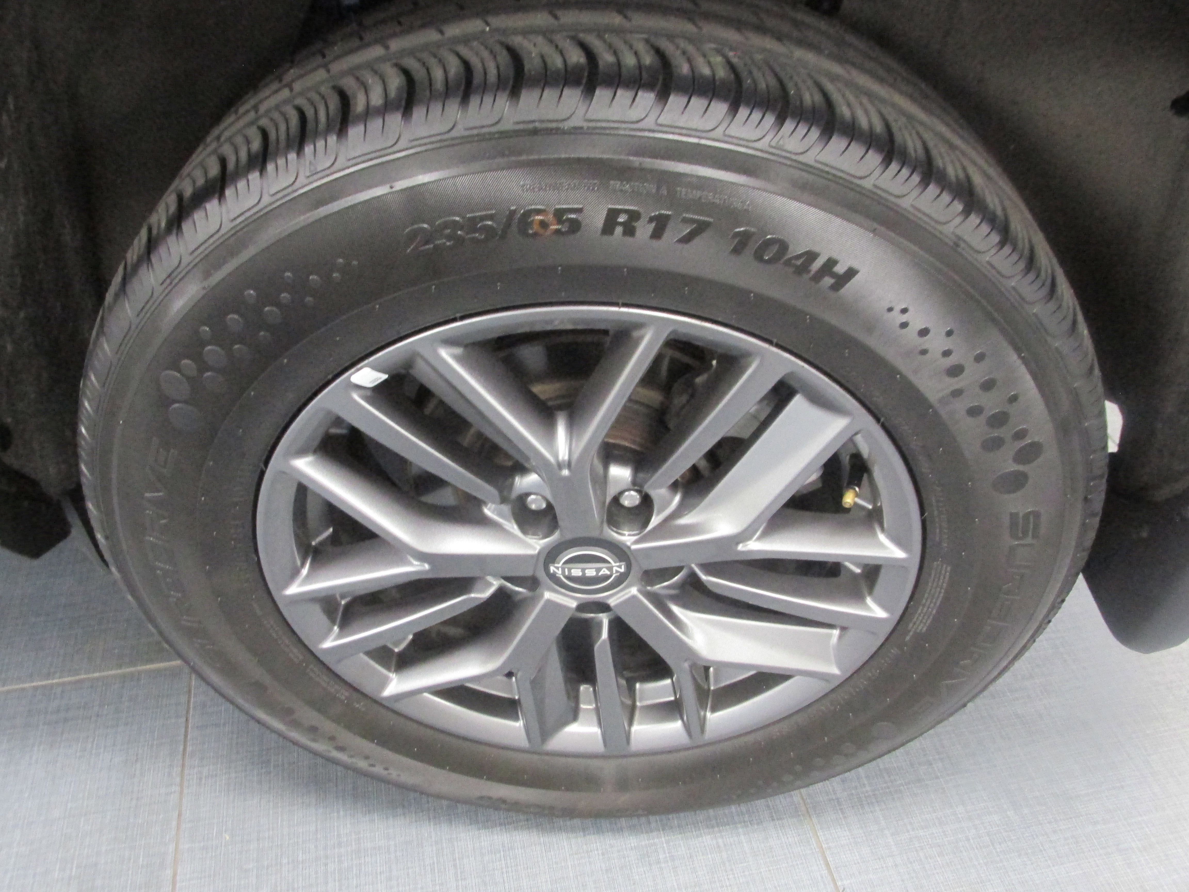 Used 2023 Nissan Rogue S AWD/4WD image 13