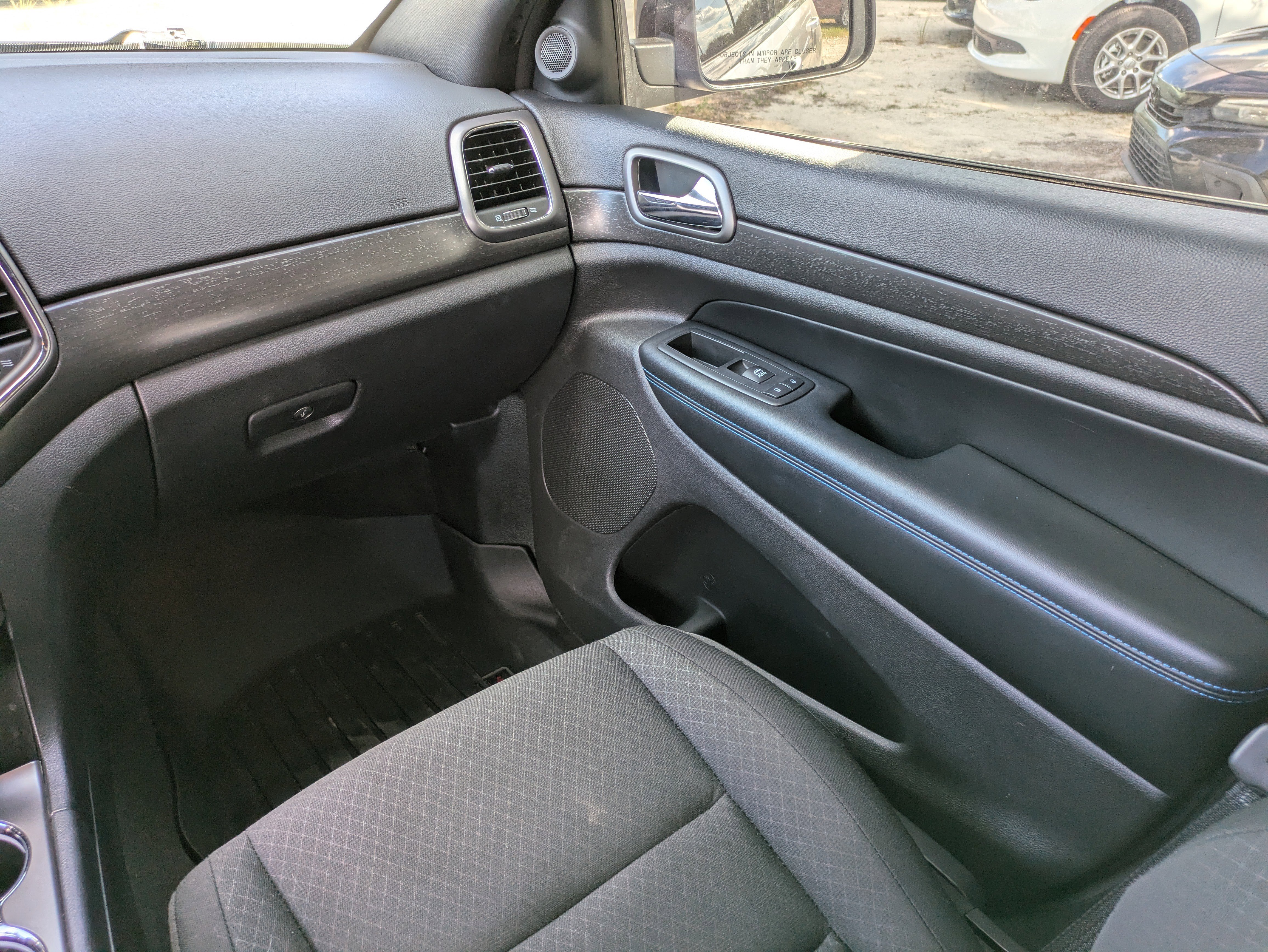 Used 2018 Jeep Grand Cherokee Laredo image 18