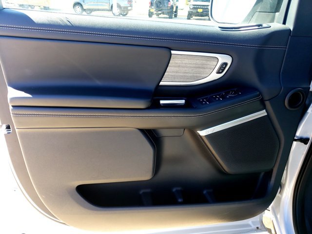 Certified 2025 Ford Expedition Platinum AWD/4WD image 11