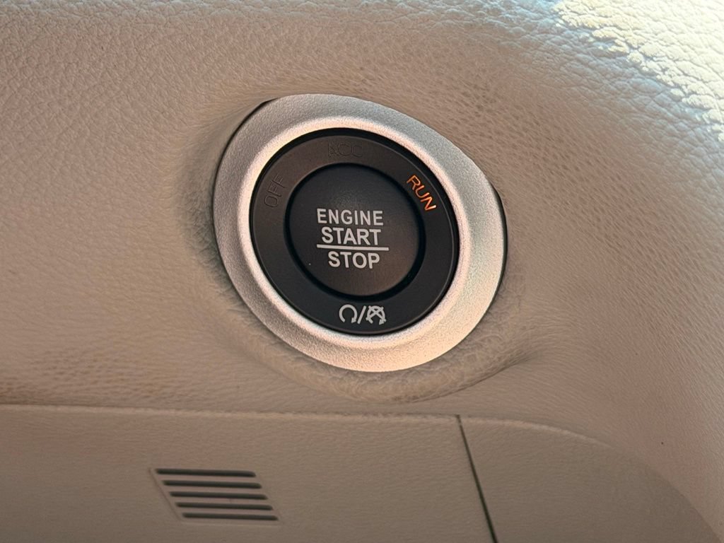 Used 2024 Chrysler Pacifica Touring-L FWD image 20