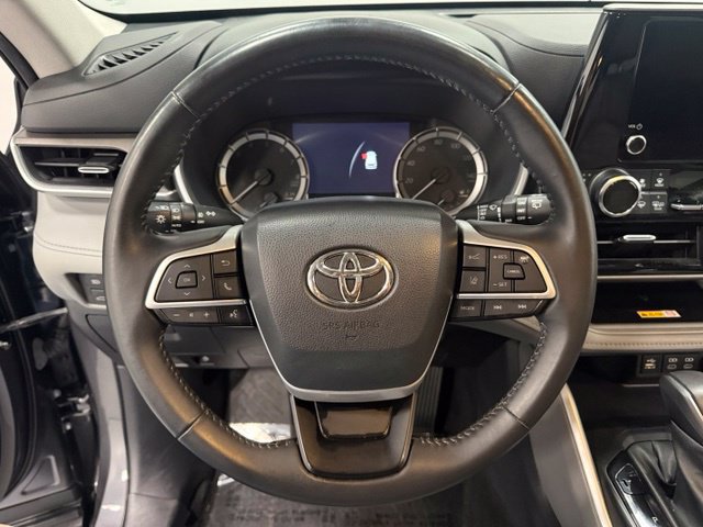 Used 2023 Toyota Highlander XLE FWD image 21