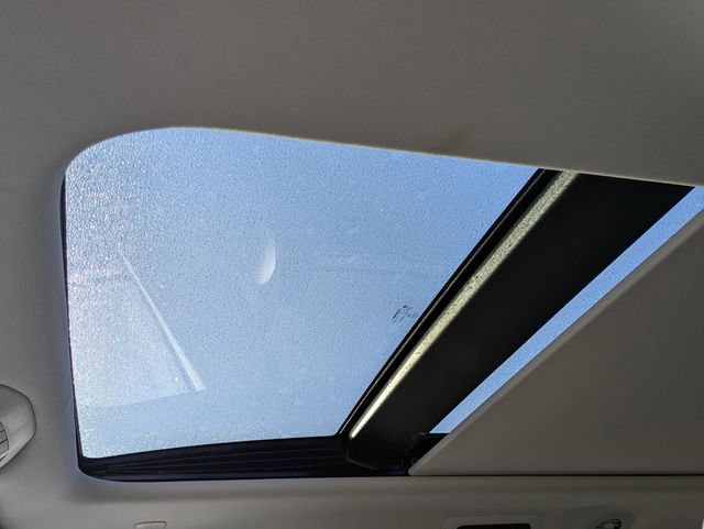 Used 2024 Chrysler Pacifica Limited FWD image 19