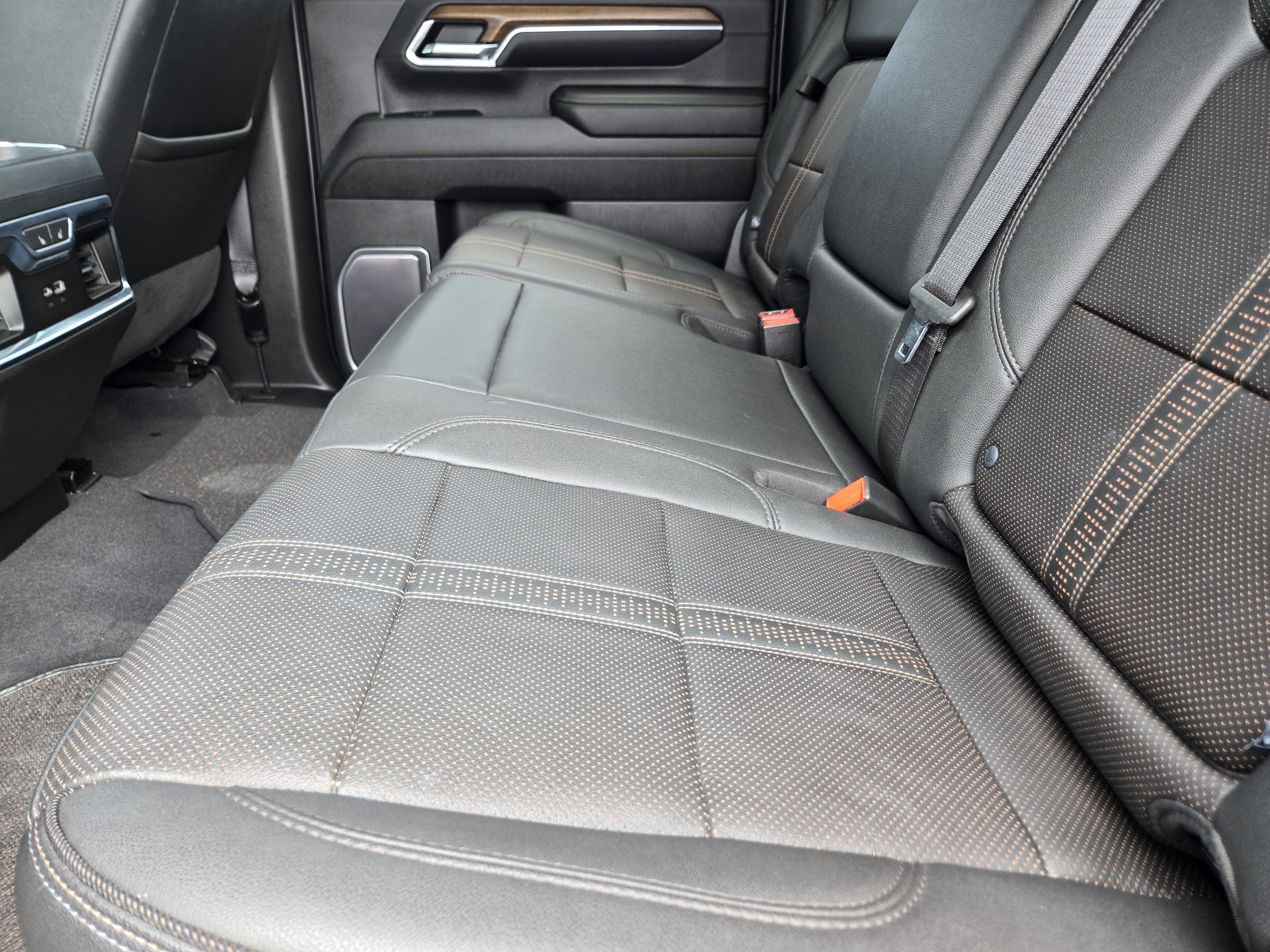 Used 2024 Chevrolet Silverado 2500 High Country w/ High Country Premium Package AWD/4WD image 32