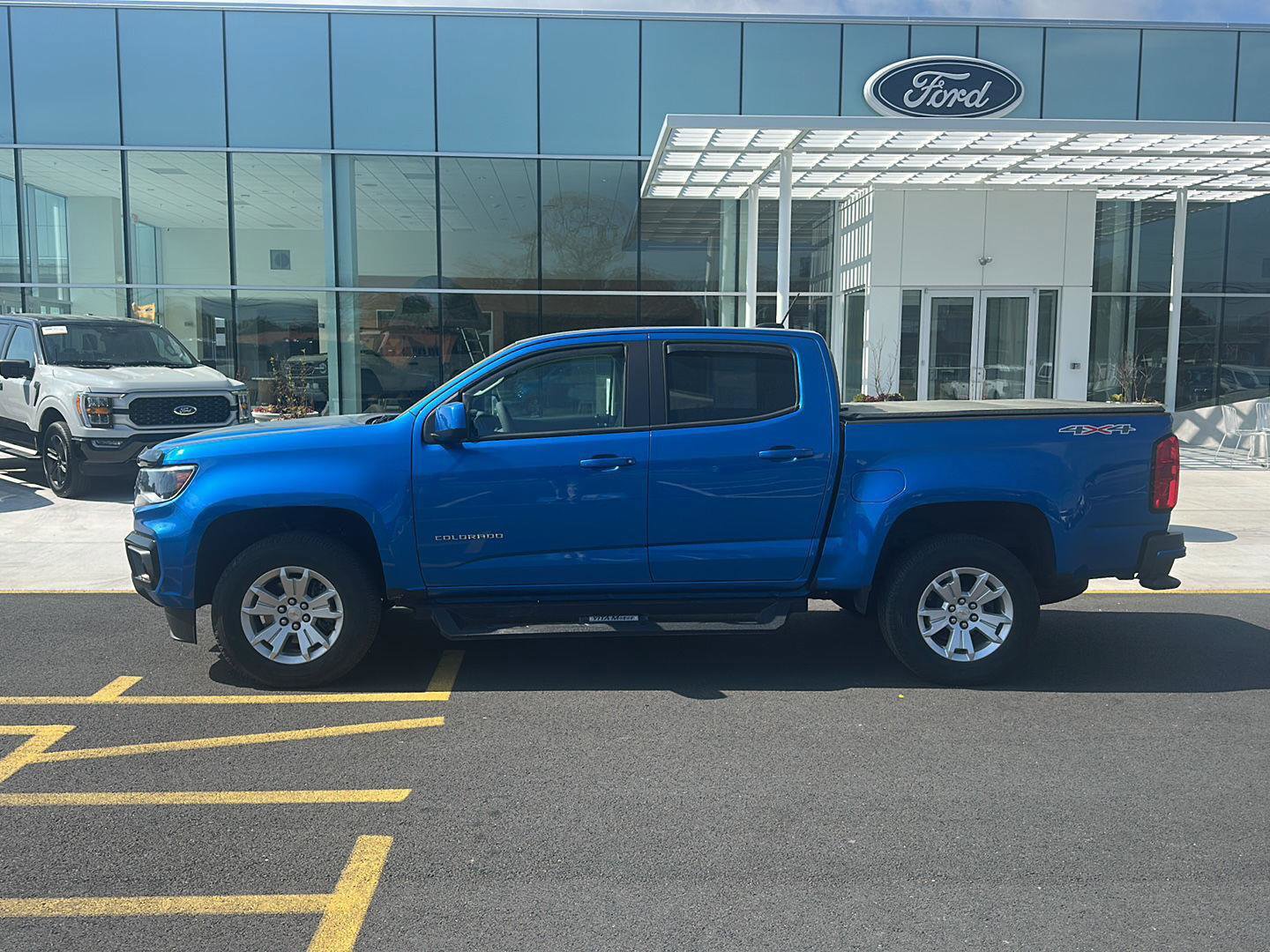 Used 2022 Chevrolet Colorado LT w/ LT Convenience Package AWD/4WD image 6