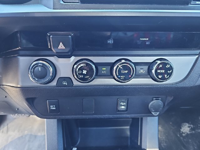 Used 2017 Toyota Tacoma SR AWD/4WD image 21