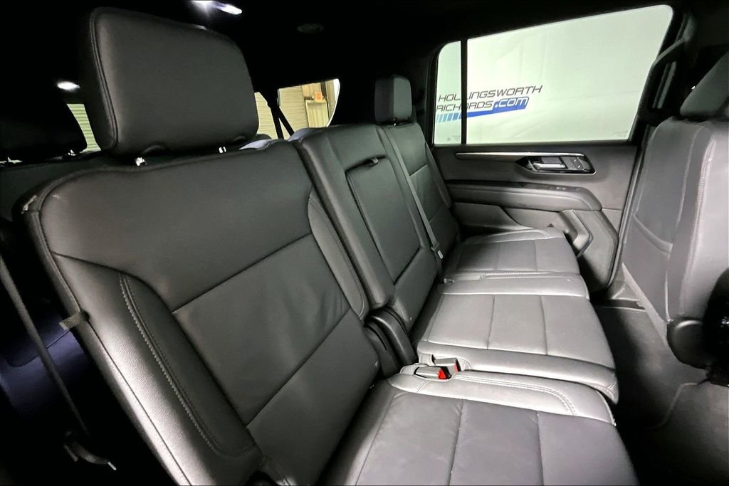 Used 2025 Chevrolet Suburban Z71 image 22
