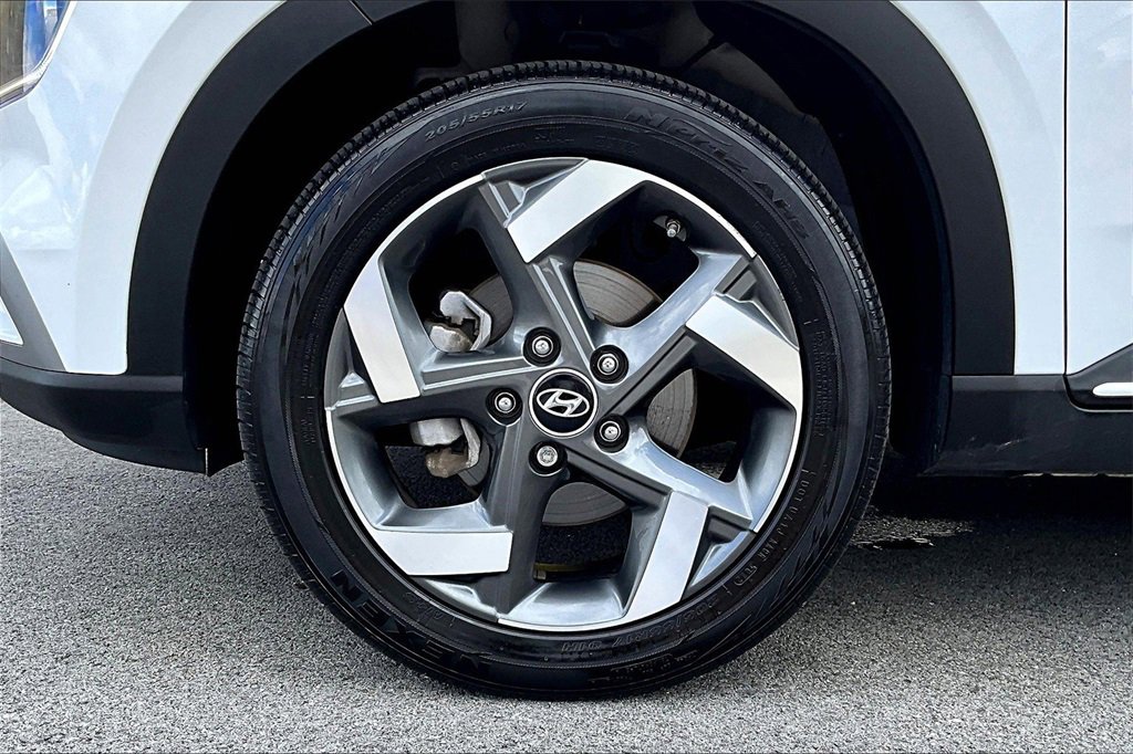 Used 2023 Hyundai Venue Limited image 9