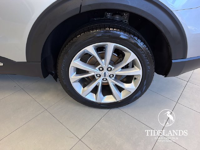 Certified 2023 Ford Explorer Platinum w/ Technology Package AWD/4WD image 33
