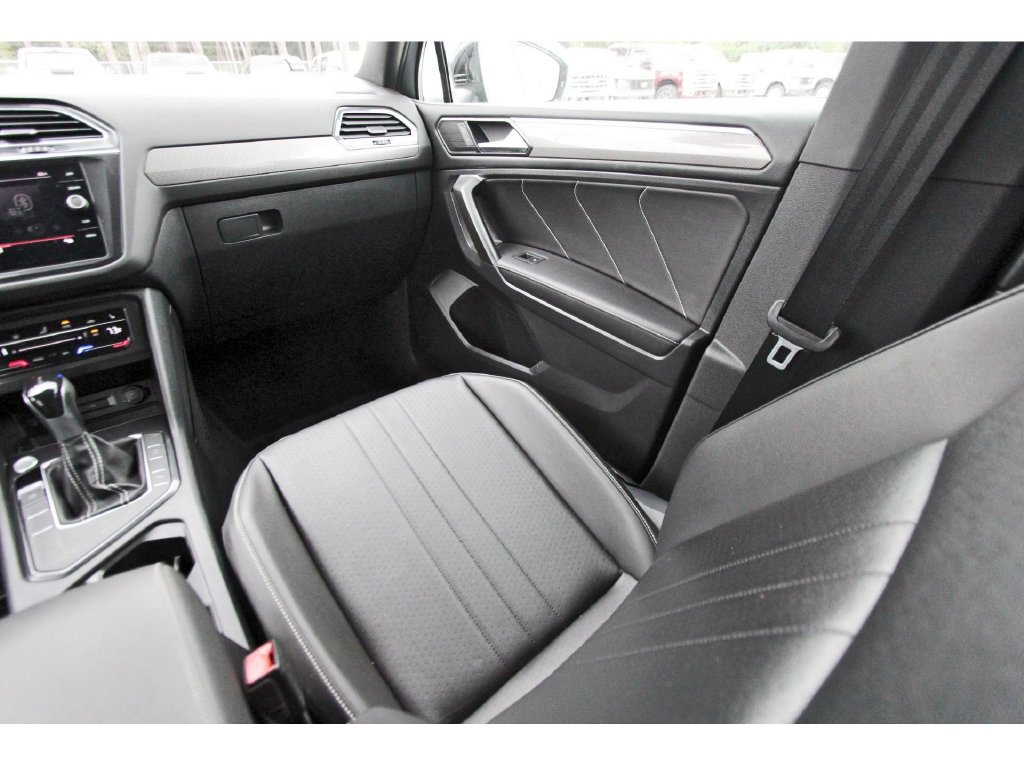 Used 2022 Volkswagen Tiguan SE R-Line FWD image 12
