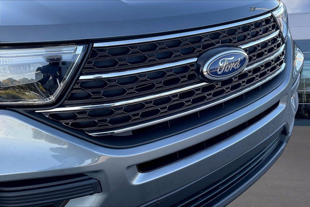 Certified 2023 Ford Explorer XLT RWD image 32