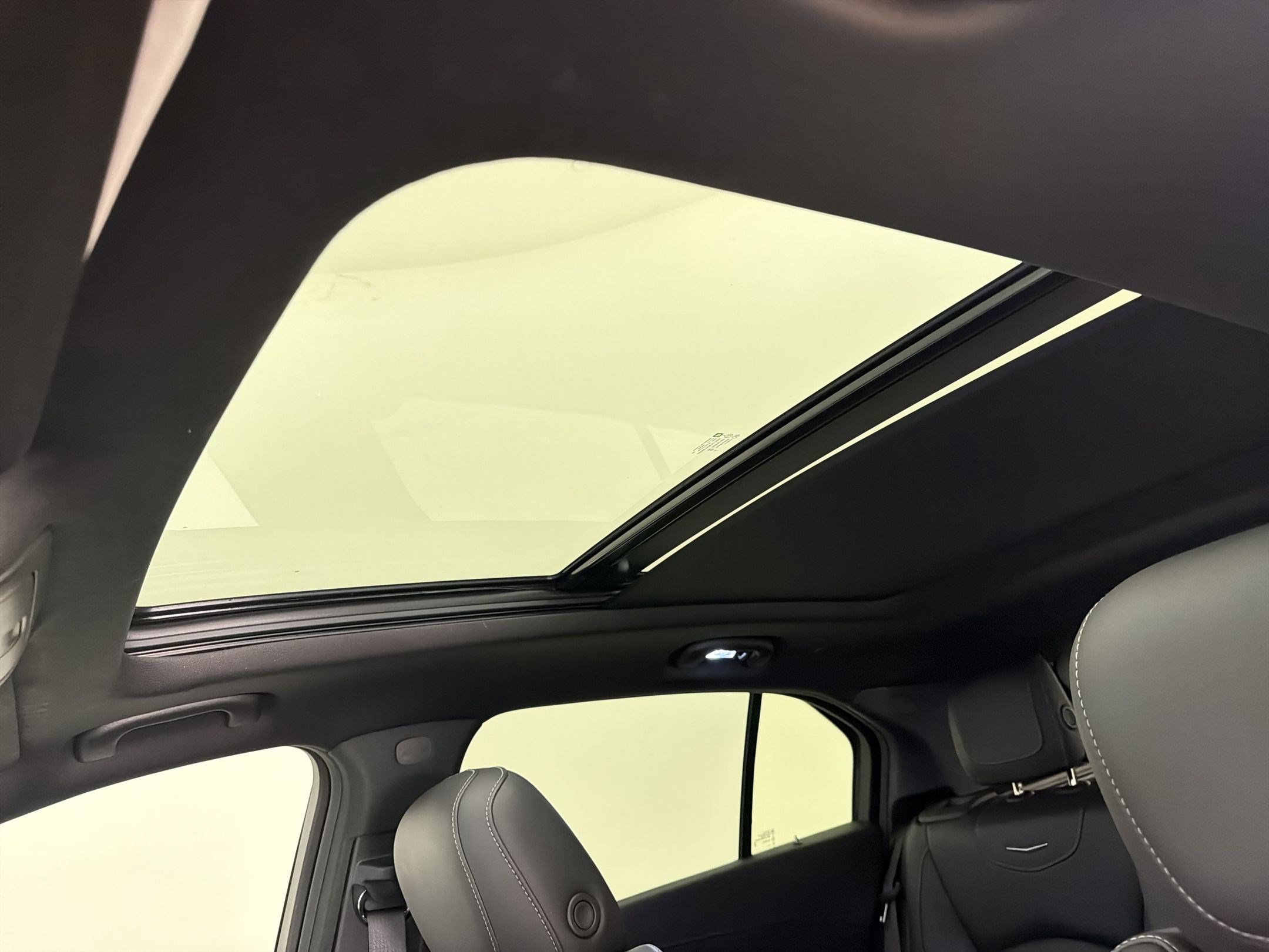 Used 2024 Cadillac XT4 Premium Luxury w/ Cold Weather Package FWD image 16