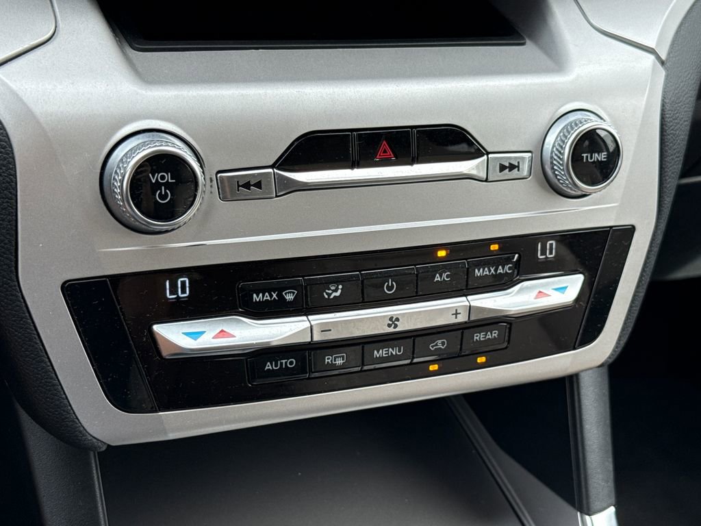 Certified 2020 Ford Explorer XLT w/ Equipment Group 202A image 22