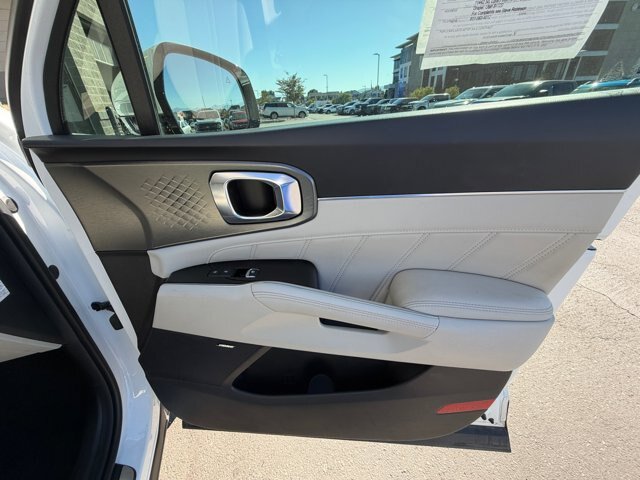 Used 2023 Kia Sorento SX Prestige w/ Panoramic Sunroof Package AWD/4WD image 16