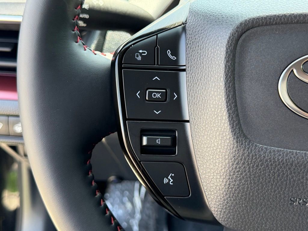 Used 2026 Toyota Prius Plug-In Hybrid FWD image 29