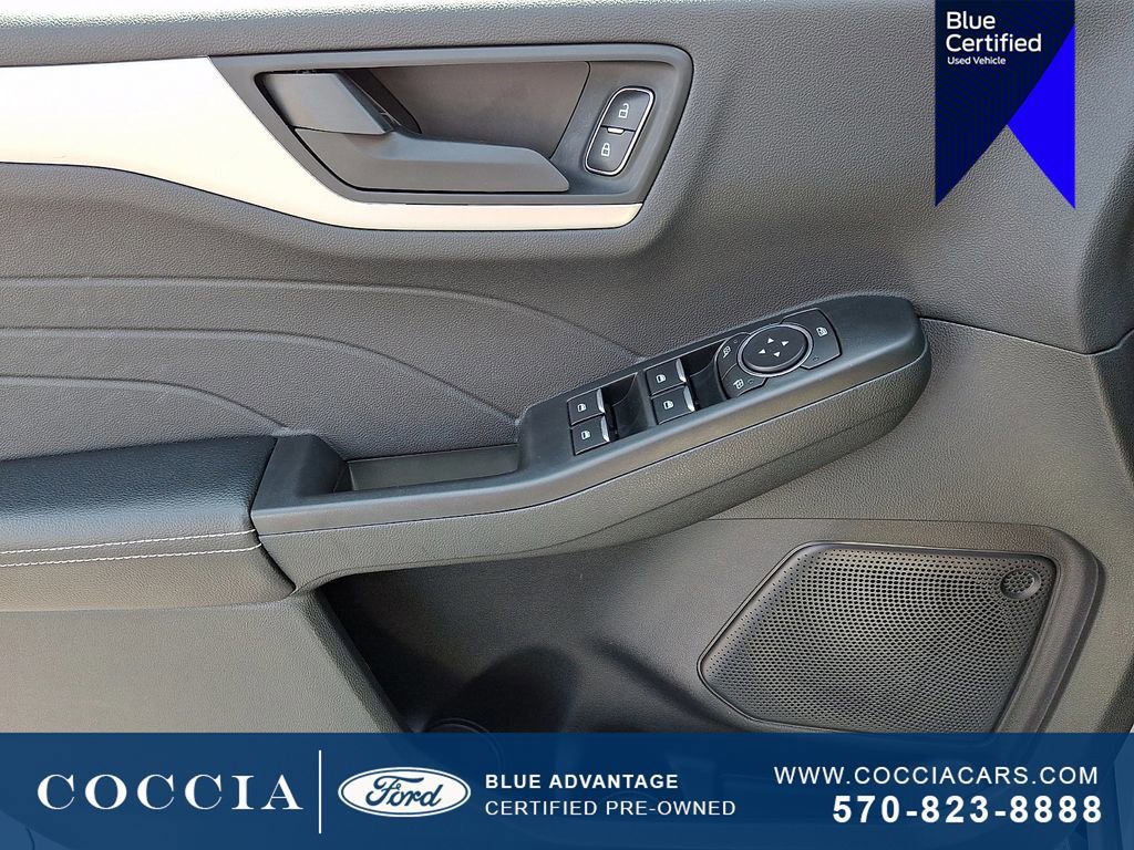 Certified 2022 Ford Escape SE w/ SE Sport Appearance Package image 12