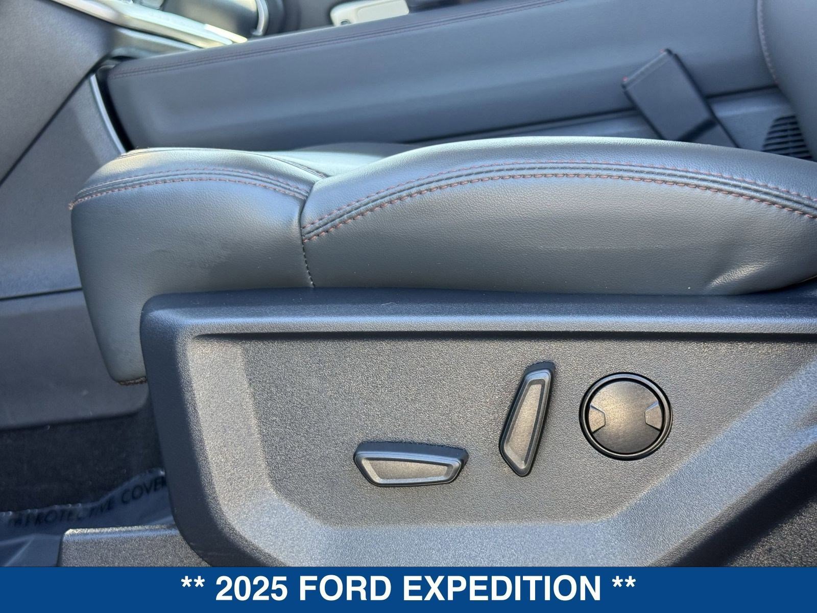 Certified 2025 Ford Expedition Active image 26