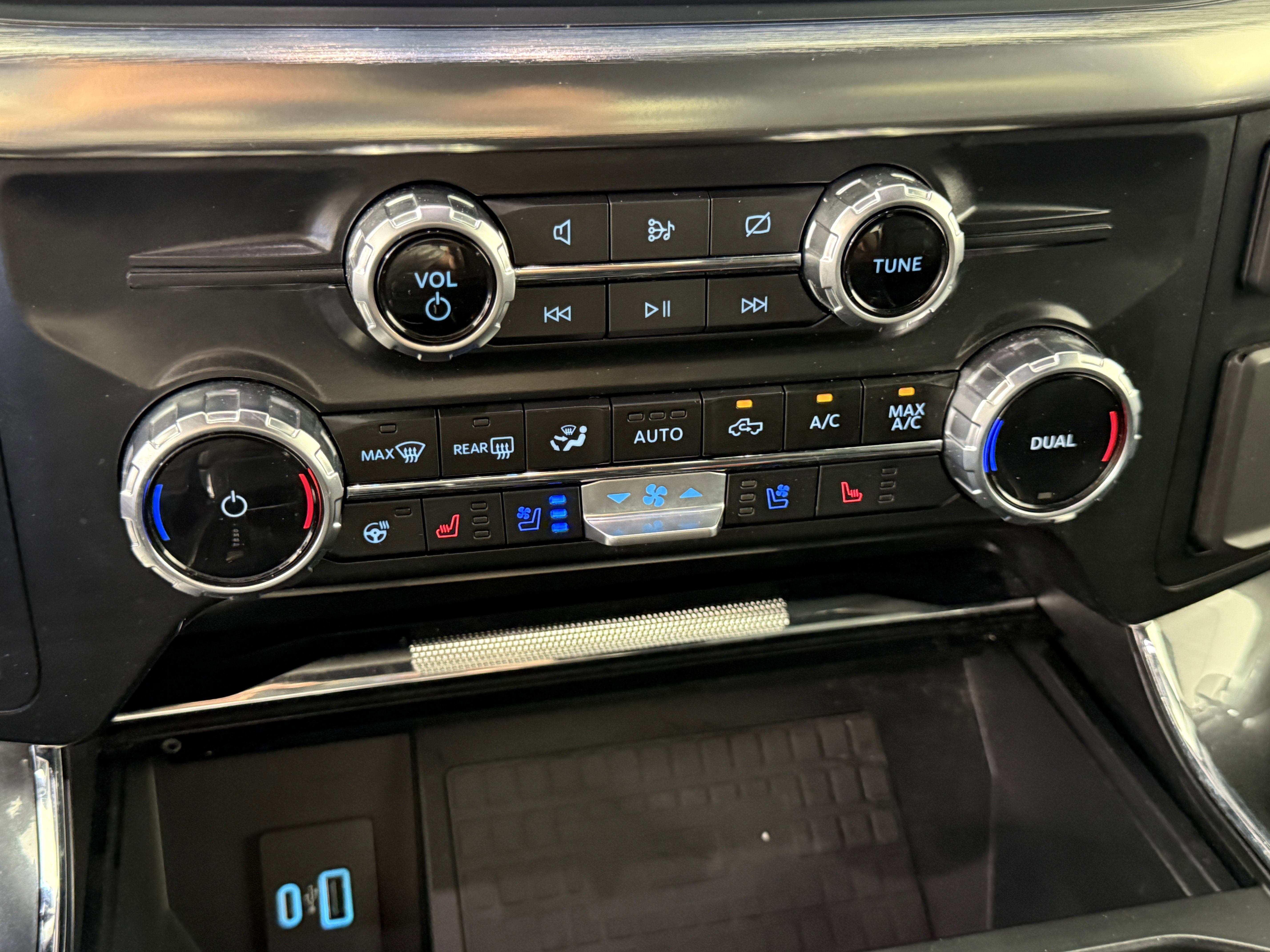 Certified 2022 Ford F150 Lariat w/ Equipment Group 502A High image 21