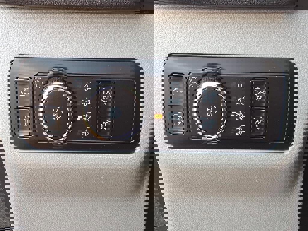 Certified 2024 Ford Escape Platinum w/ Premium Technology Package image 14