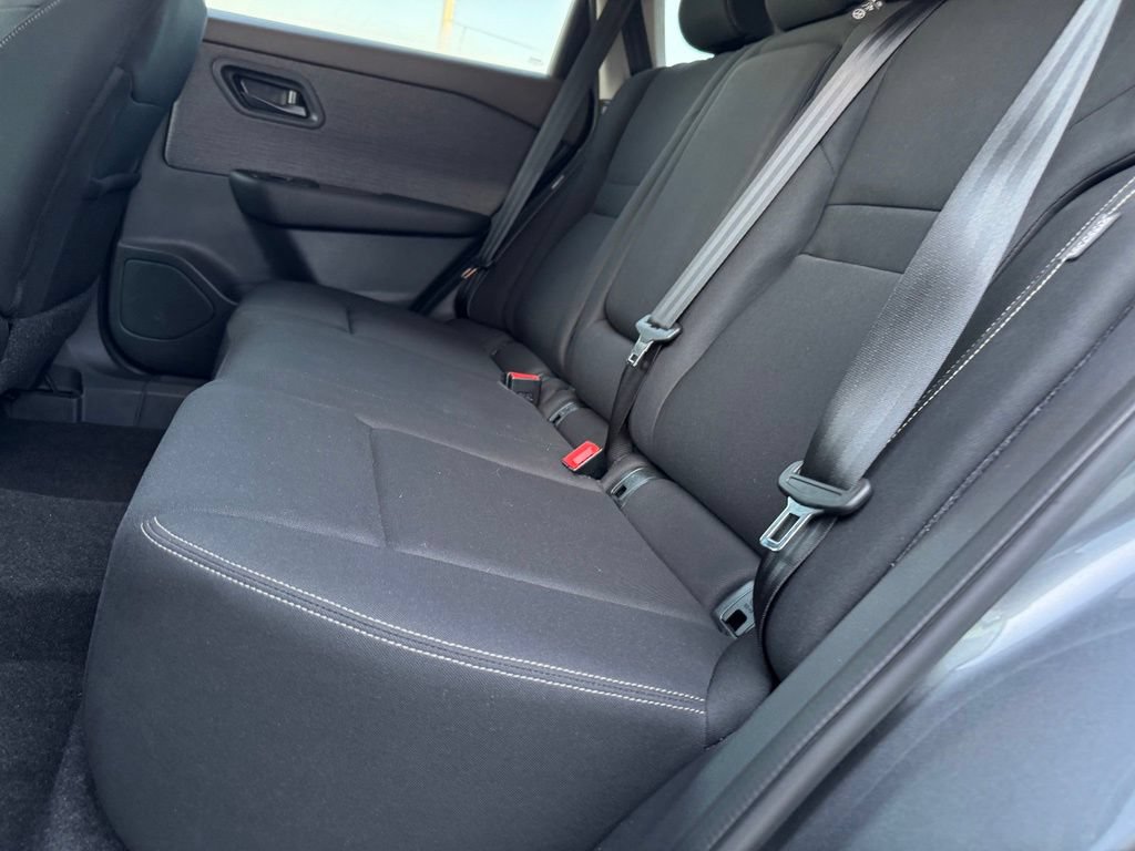 Used 2023 Nissan Rogue S AWD/4WD image 8