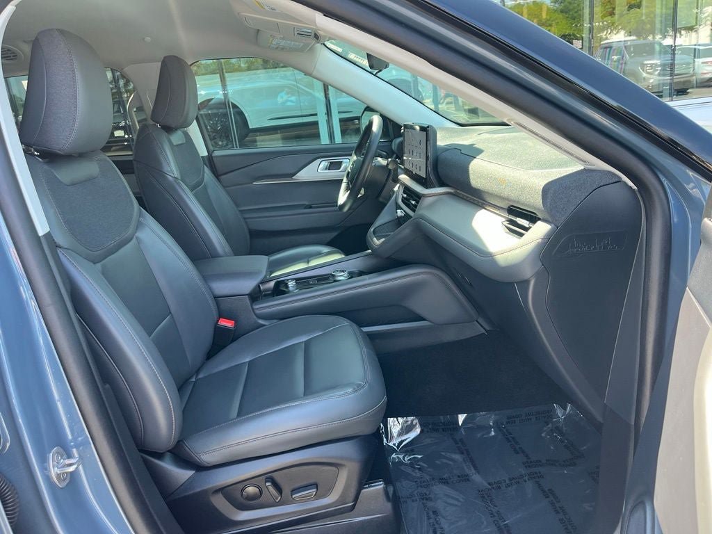 Certified 2025 Ford Explorer Active w/ Active Comfort Package AWD/4WD image 22