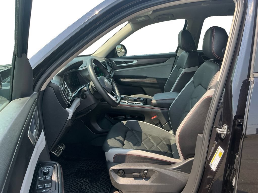 Used 2024 Volkswagen Atlas Peak Edition SE AWD/4WD image 14