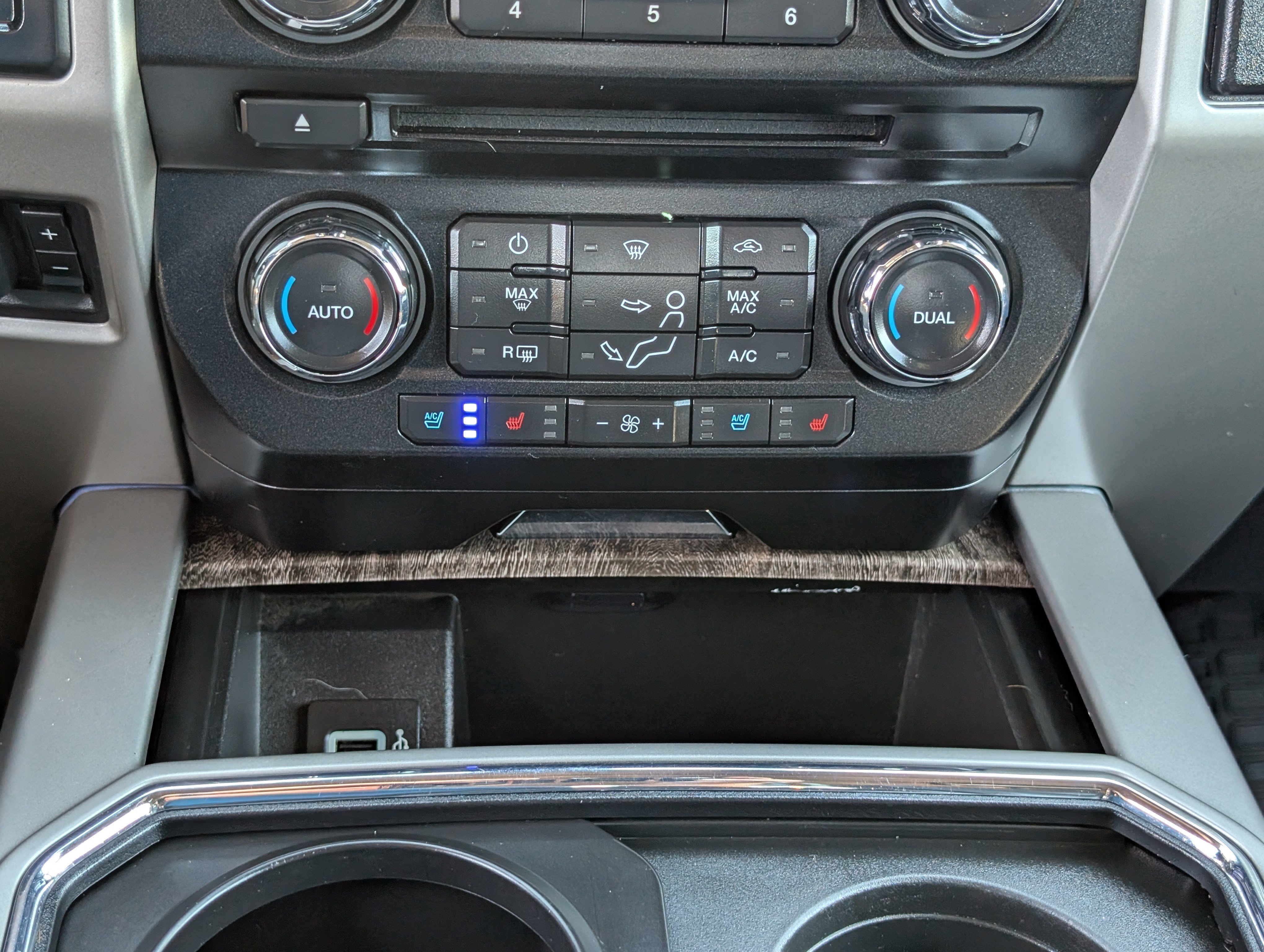Certified 2018 Ford F350 Lariat w/ Tow Technology Bundle AWD/4WD image 29