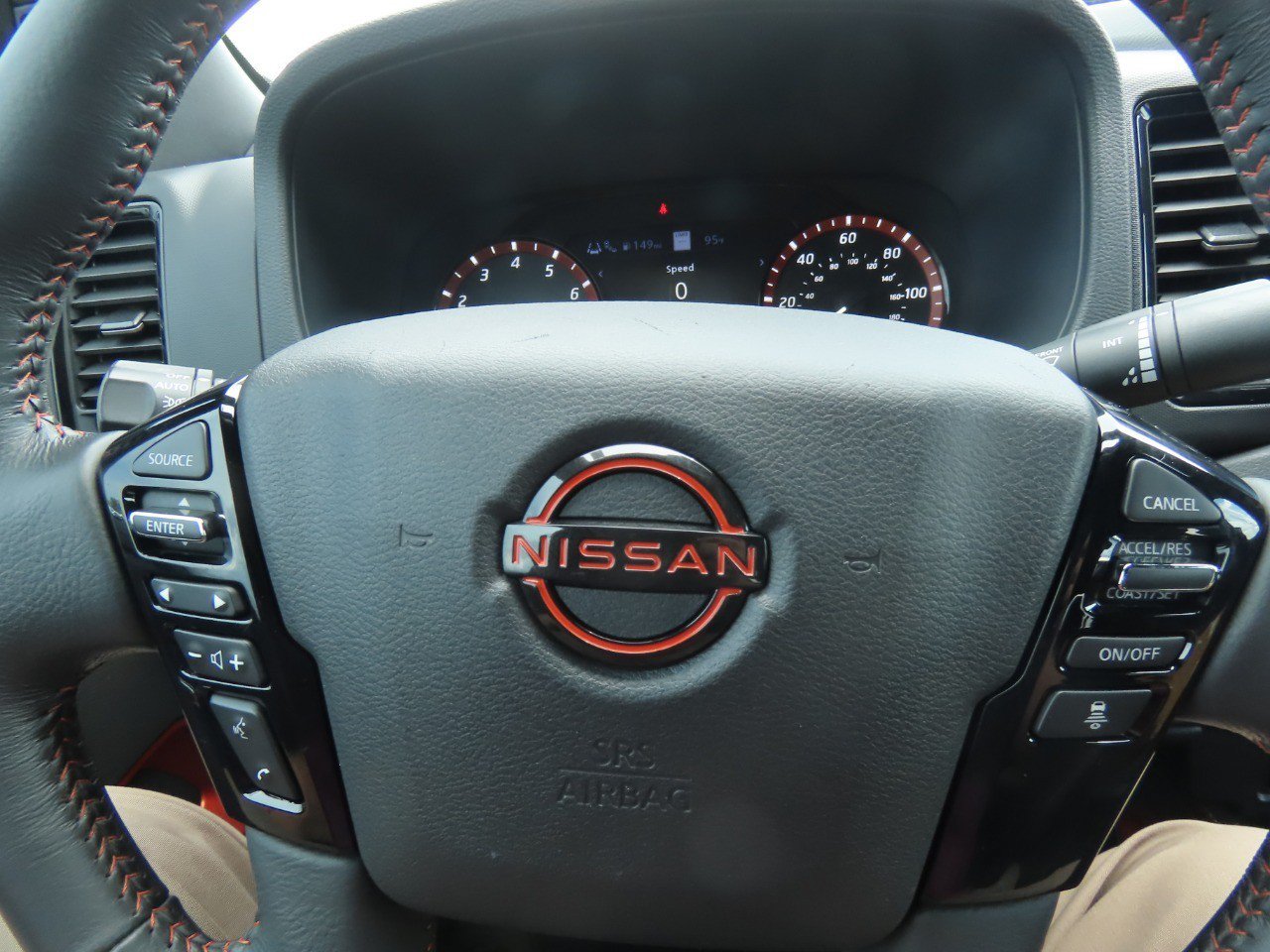 Used 2023 Nissan Frontier PRO-4X w/ Technology Package AWD/4WD image 31