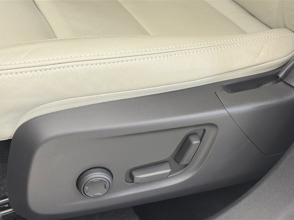 Used 2022 Volvo XC40 T5 Inscription image 25