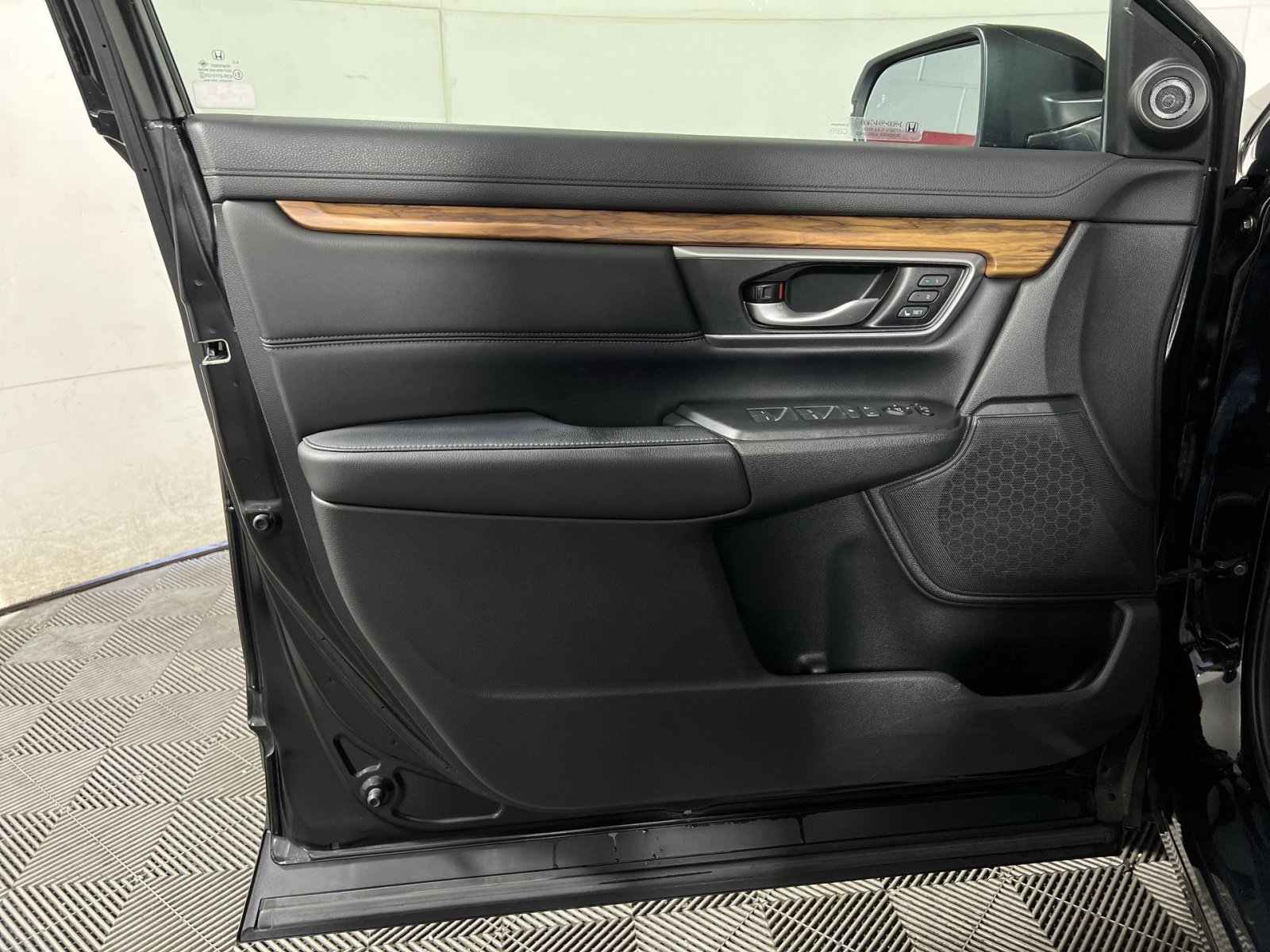 Used 2018 Honda CR-V Touring image 14