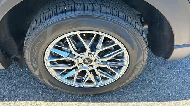 Certified 2023 Ford Explorer XLT w/ Equipment Group 202A AWD/4WD image 6