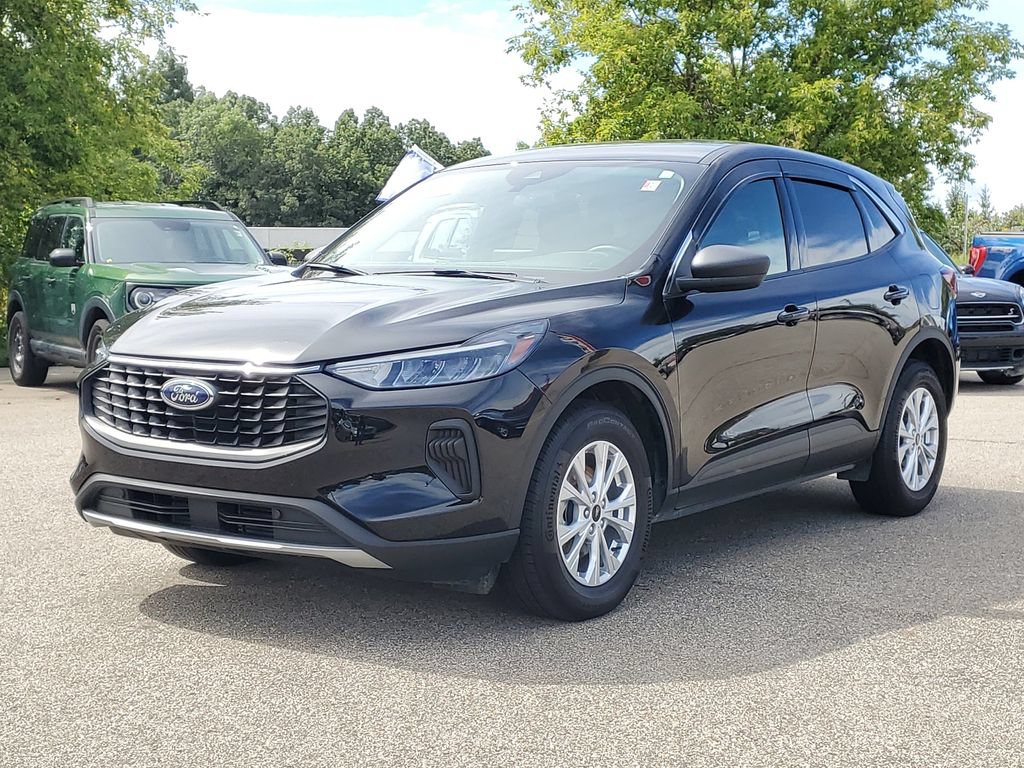 Certified 2023 Ford Escape Active AWD/4WD image 2