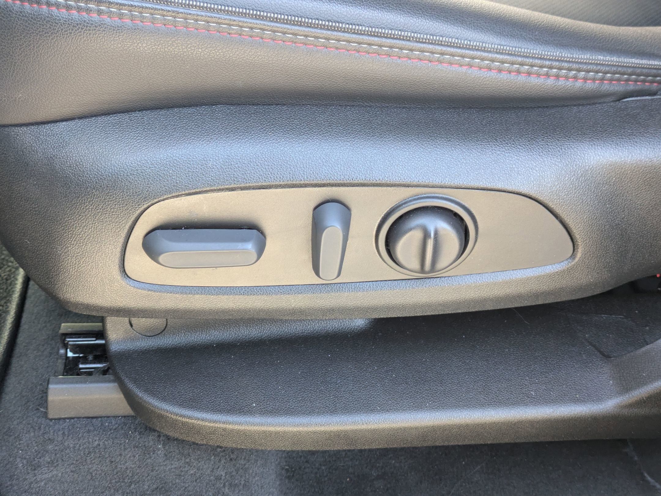 Used 2023 Chevrolet Traverse RS image 14