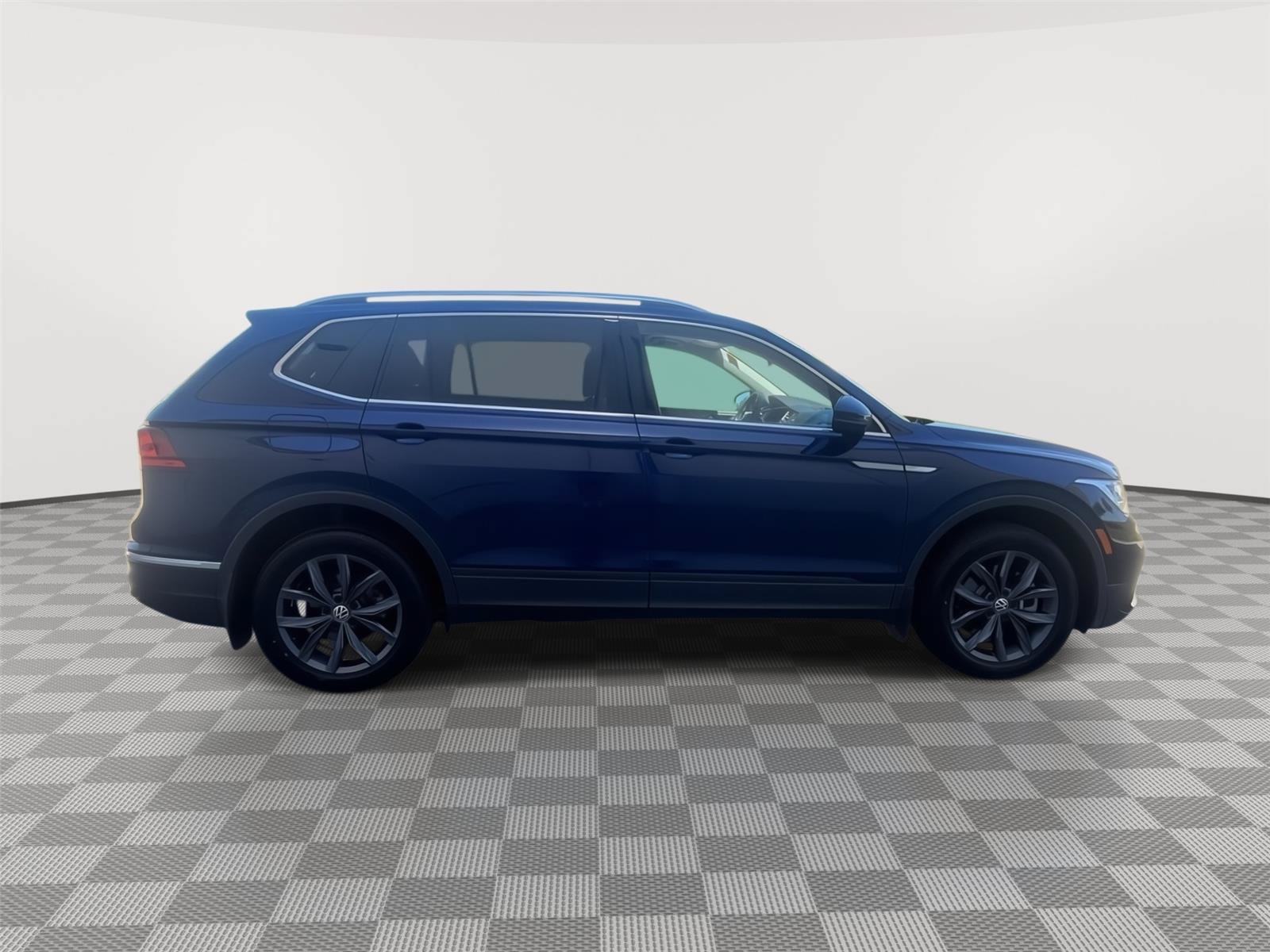 Used 2022 Volkswagen Tiguan SE AWD/4WD image 4